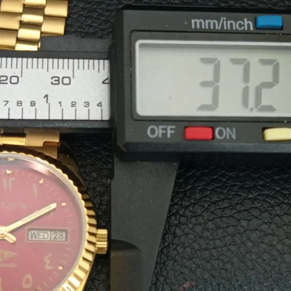 Vintage 1971 Citizen Automatic Mens Gold Watch W/daydate & Red accents